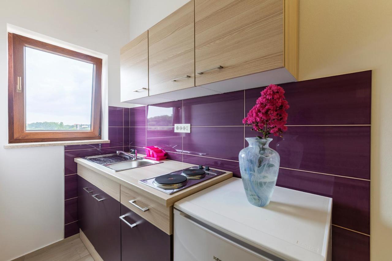 Apartmani Suzi Pola Esterno foto
