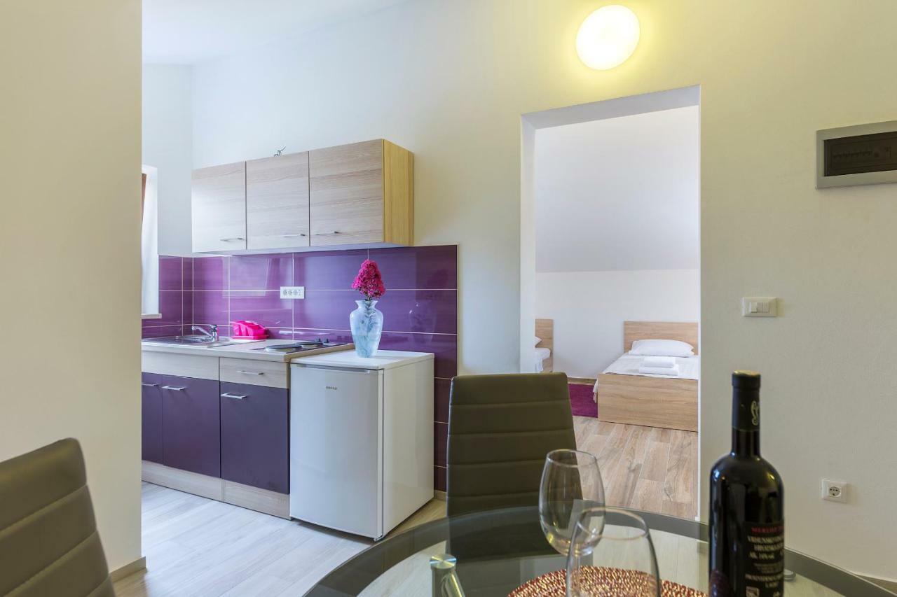 Apartmani Suzi Pola Esterno foto