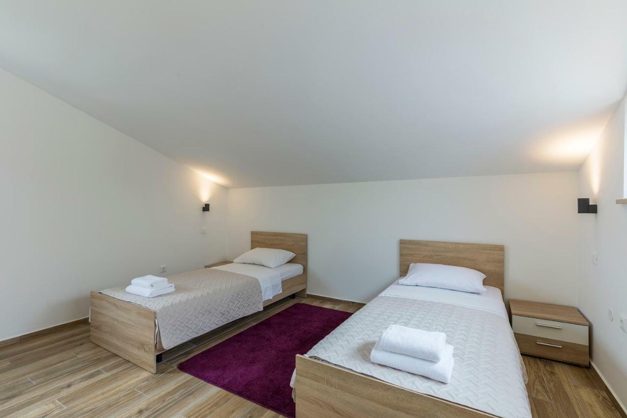 Apartmani Suzi Pola Esterno foto