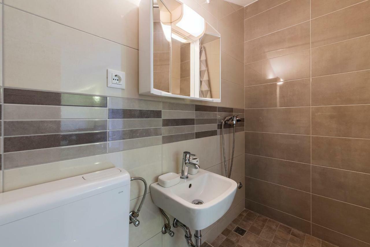 Apartmani Suzi Pola Esterno foto