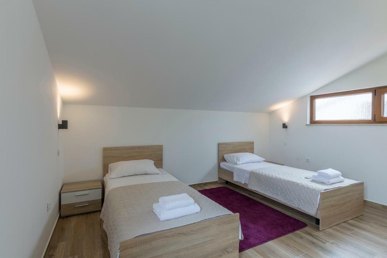 Apartmani Suzi Pola Esterno foto