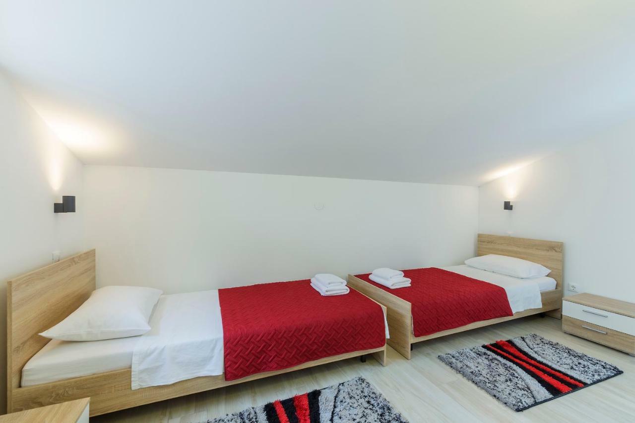 Apartmani Suzi Pola Esterno foto