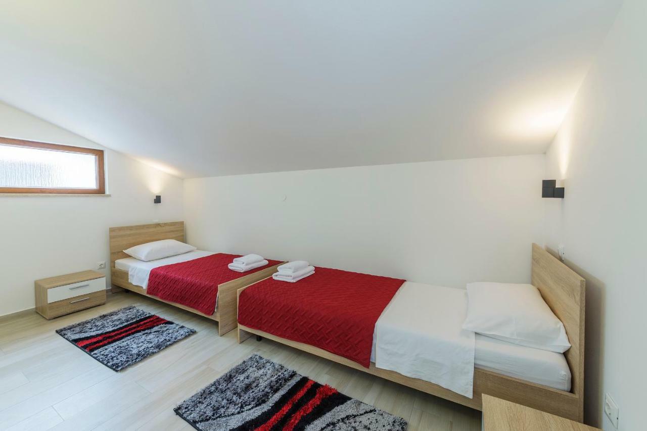 Apartmani Suzi Pola Esterno foto