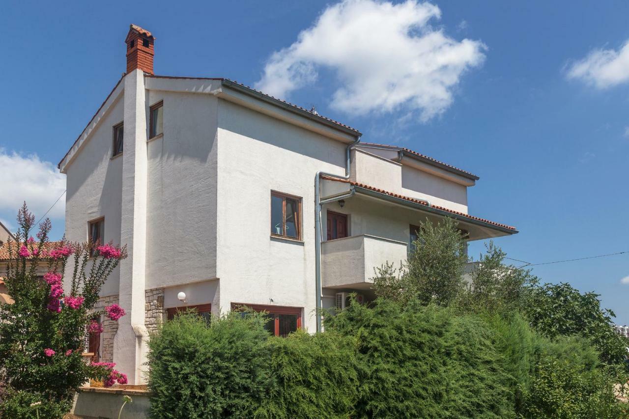 Apartmani Suzi Pola Esterno foto